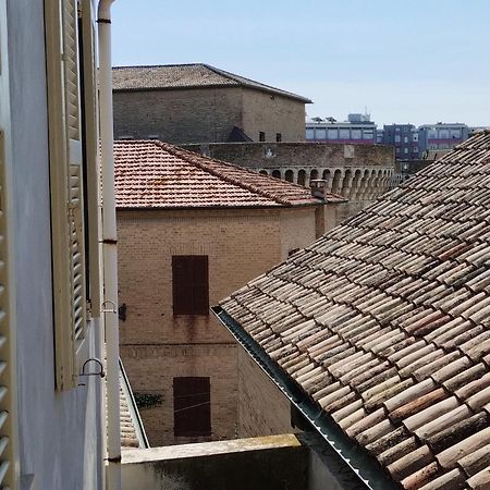 Palazzo Cavalletti - Appartamenti Nel Cuore Di Senigallia Buitenkant foto